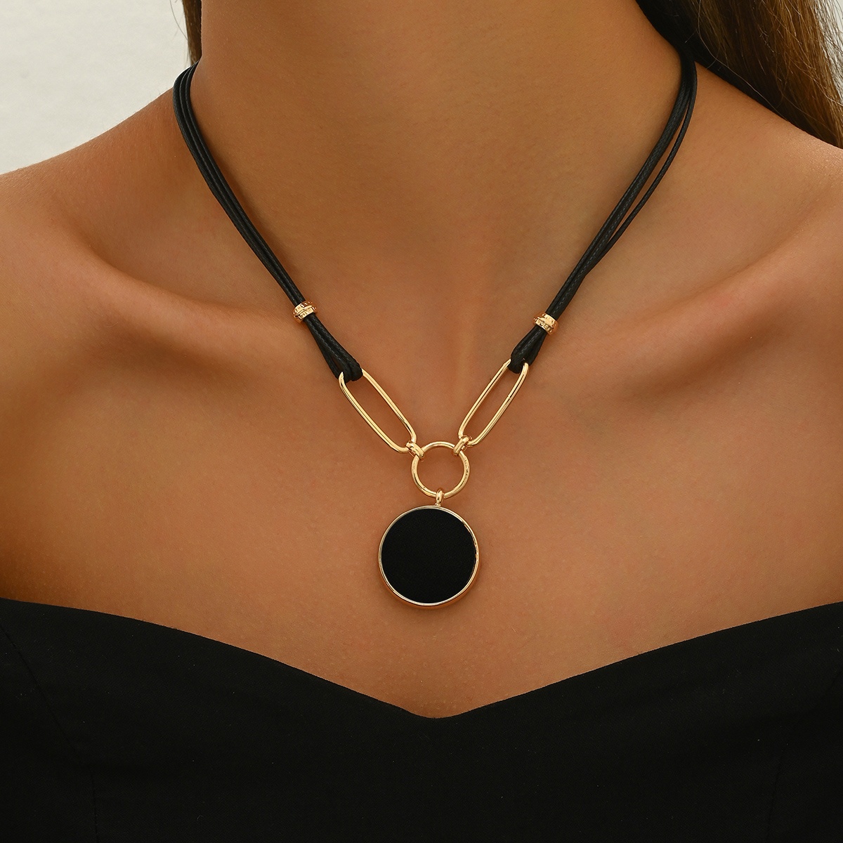 TEMU 1pc Creative And Women's Pendant Necklace, European And Bohemian Minimalist Style, Geometric Oval Chain Clasp, Zebra Print Round Pendant, Black