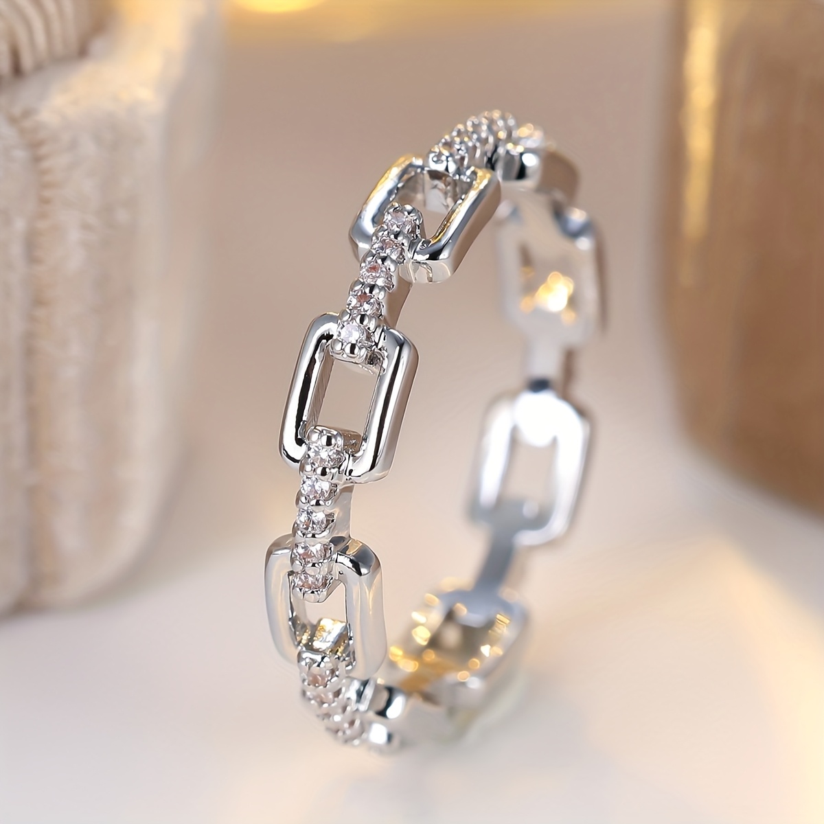 Women's Vintage-style Elegant Ring, White Synthetic Inlay