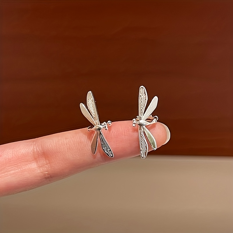 TEMU A Pair Of Climbing Earrings For Women - Non-piercing Minimalist Climbing Ear Jewelry, Exquisitely Dragonfly Design, Suitable For Daily Wear And
