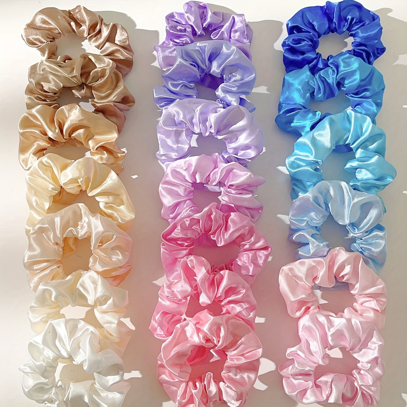 E-shop 20 Stück beliebte Haargummis aus Satin-Stoff in zufälligen Farben, einfache Haar-Accessoires mit Stirnbändern und Blumendesigns
