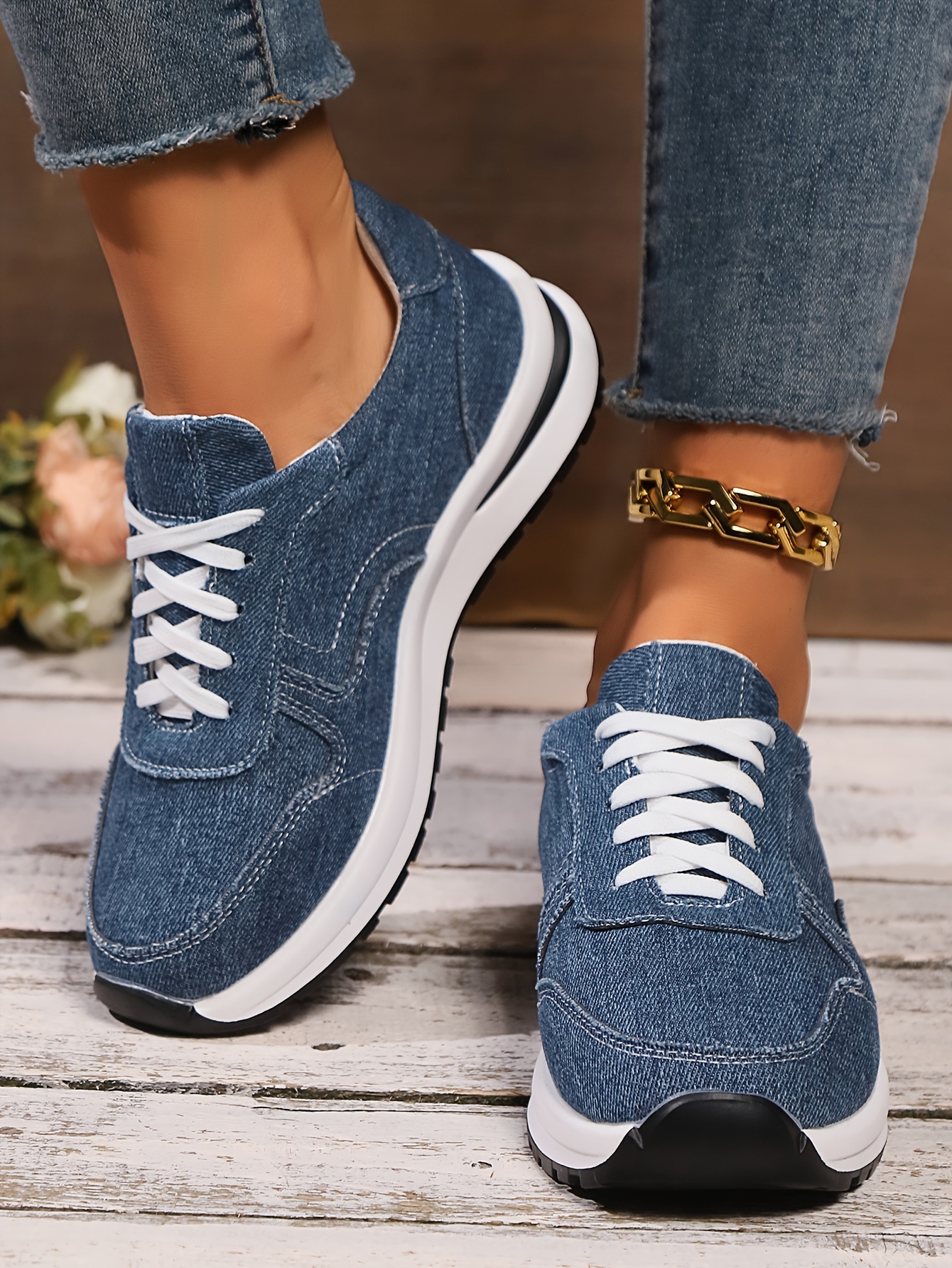 1 womens up low top details 2