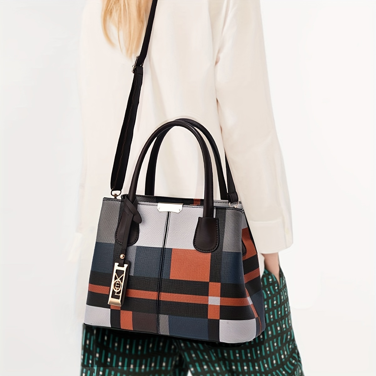 A New Large-Capacity Handbag for Mother'S Day, Perfect for Family And Easter, Featuring an Elegant Tote Design That Can Be Carried by Hand Or Worn Over The Shoulder.