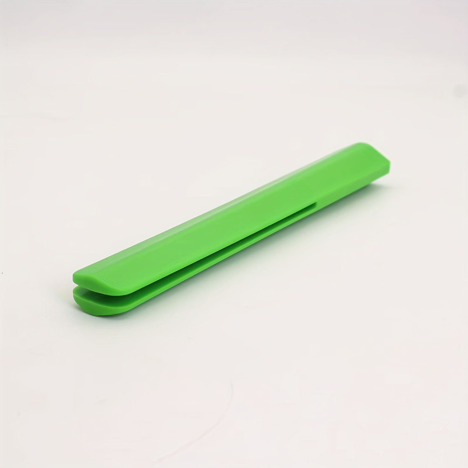 a portable sauce squeeze bag a washable kitchen tool that requires no electricity made of durable plastic with a   for   designed to reduce food waste suitable for  
