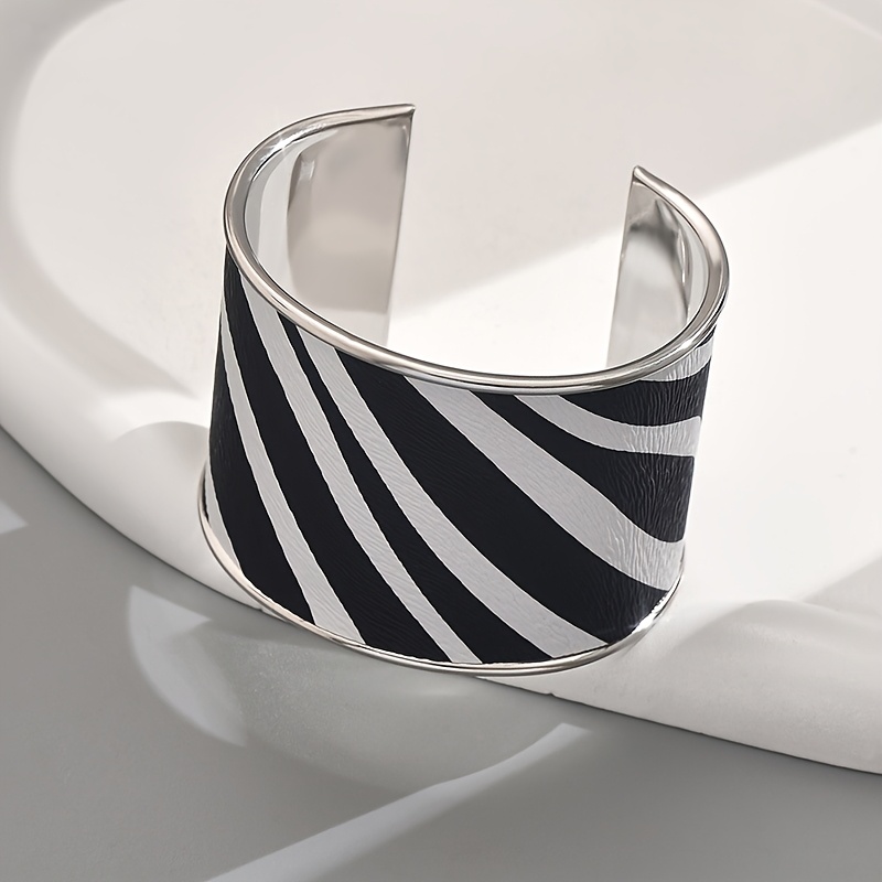 E-shop Einfacher geometrischer offener Zebra-Print für Damen (Muster-)