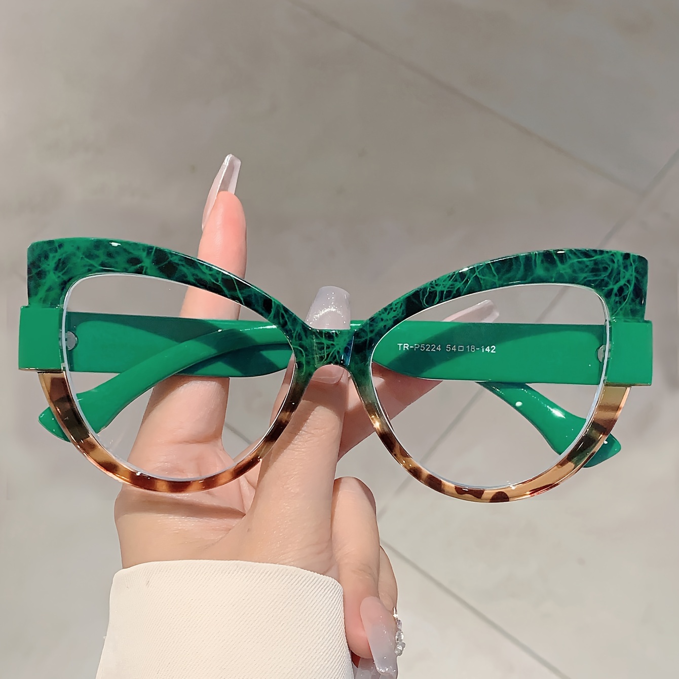 

1 Pair Of Women's Large Frame Cat Eye Flat Glasses Matching Design Green Glasses Personality Leopard Pattern Lines Gradient Frame Gray Glasses Decoration Glasses Suitable For And Parties