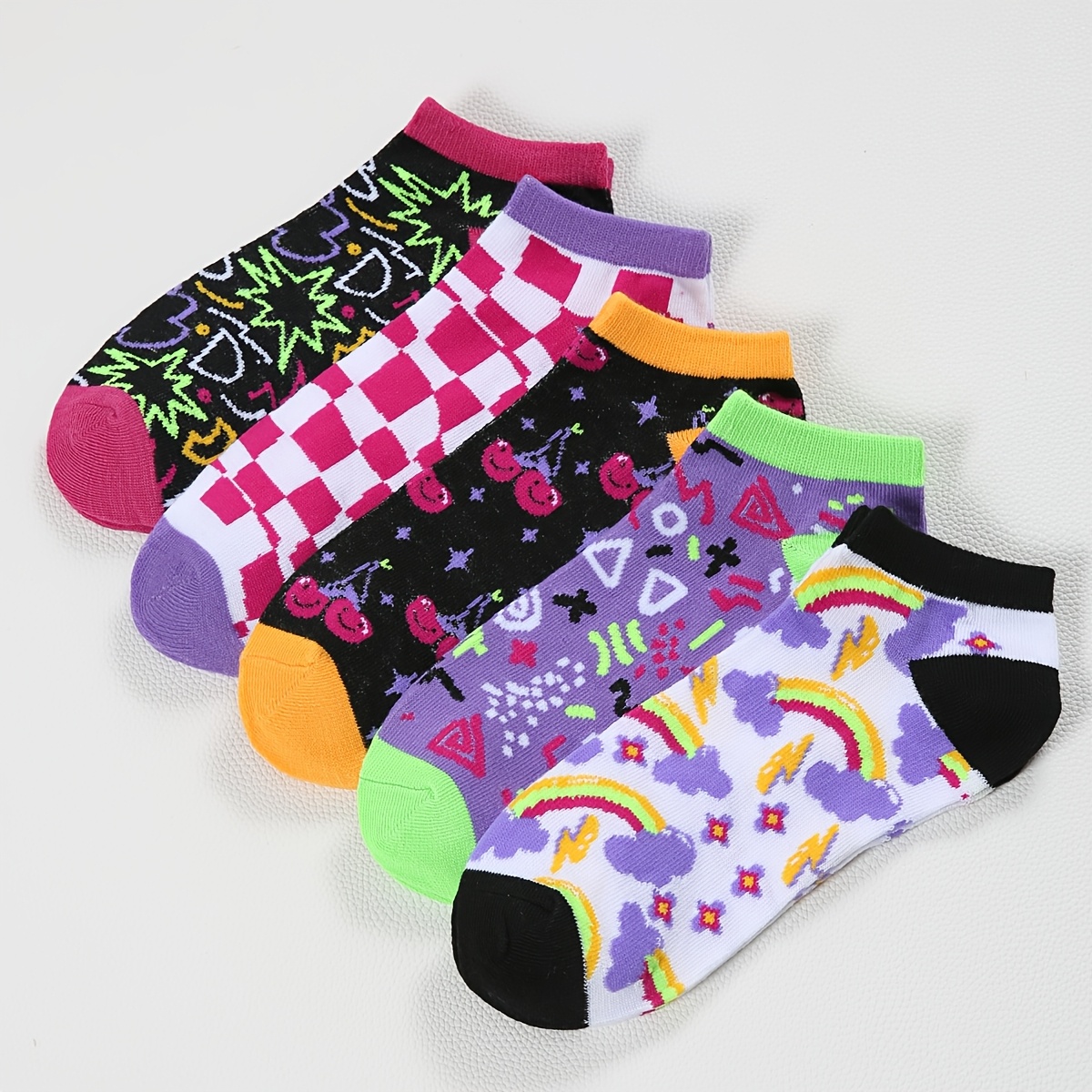 Image of A Set Of 5 Pairs Of Women's Short Socks Featuring Trendy, Personalized Graffiti And -block Designs, Suitable For Everyday , Office Wear, Home Use, Parties, And Gifting