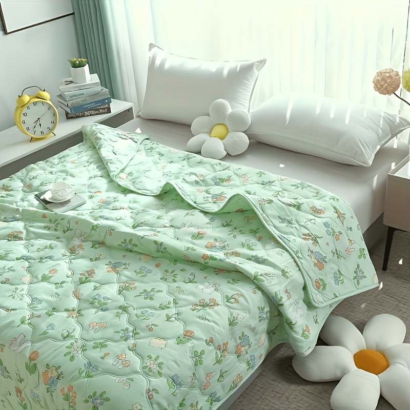 Image of 1pc Light Green Floral Cooling Comforter - Soft & Lightweight Summer Quilt For Bedroom Or Living Room, Machine Washable Polyester Cover With Adorable Leaf Pattern, Perfect For Home Decor