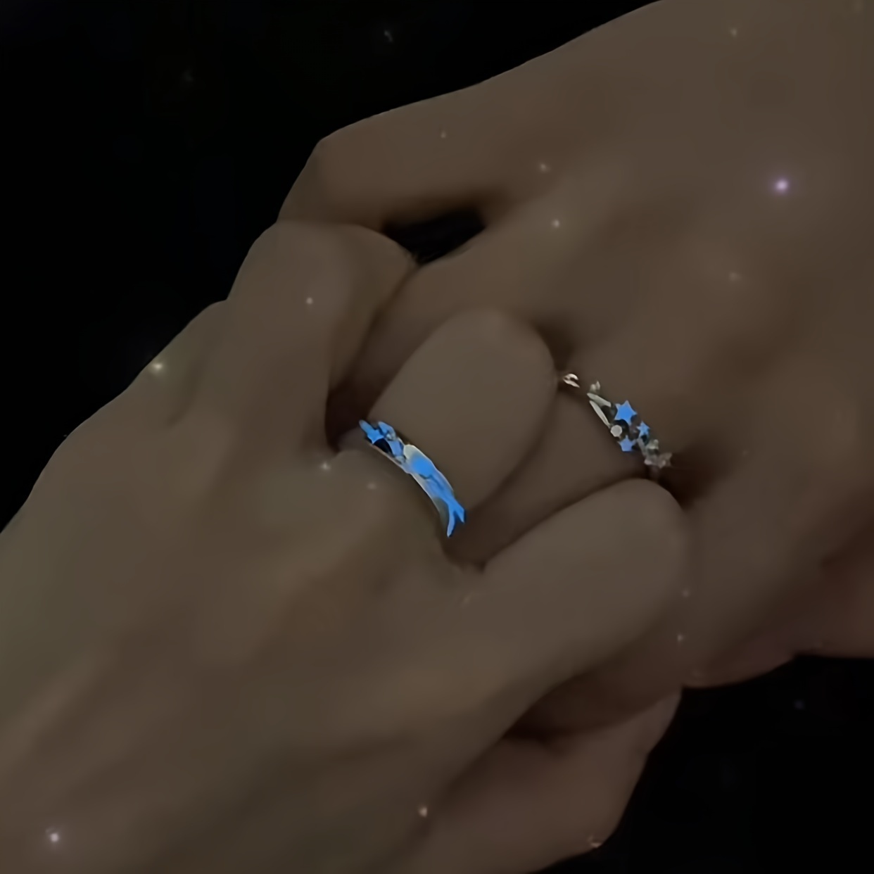 E-shop 2er-Set Damen Mode offener Ring, länderübergreifender neuer Stil Sternennacht Paar leuchtende Rings, Nischen-Design hochwertige dunkle