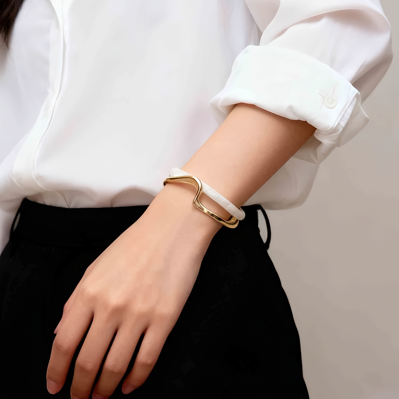 TEMU 1pc White Shell Bracelet Board, Curved Metal Bracelet, Women's Bracelet, Geometric Open Bracelet, Jewelry Gift Suitable For Daily Wear