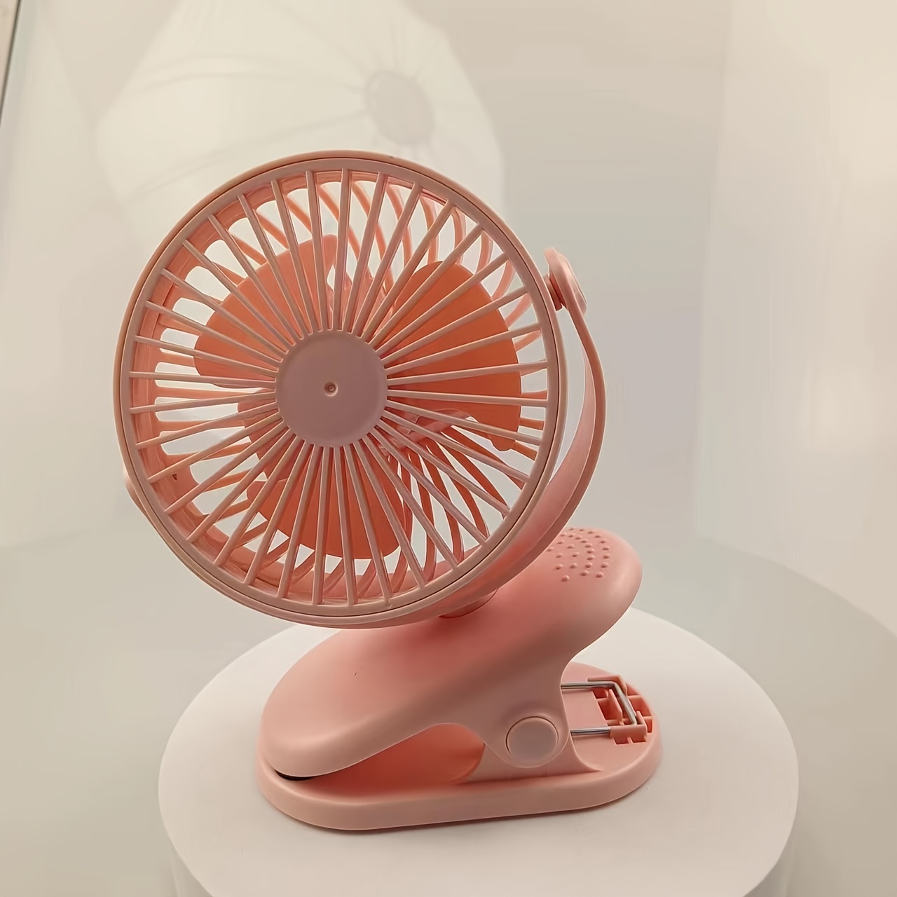 

Portable Desktop Fan, Clip-on Fan, 2 Modes 3 Speeds Usb Charging Long Battery Life Stroller Fan, 16dps Silent Summer Fan For Stroller
