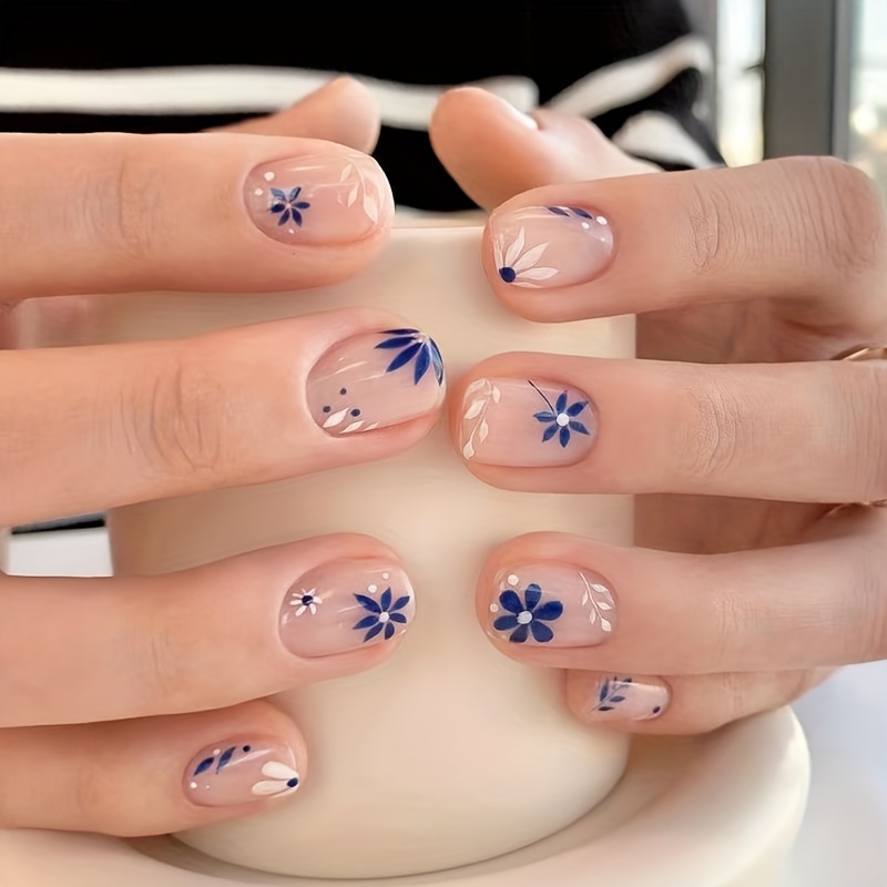 

24pcs Press-on Fake Nails Set, Blue Floral & Leaf Design, Short Square Shape, Natural Look, Spring/summer Adhesive Nail Tips For Easy Application, Beauty Nail Art Accessory