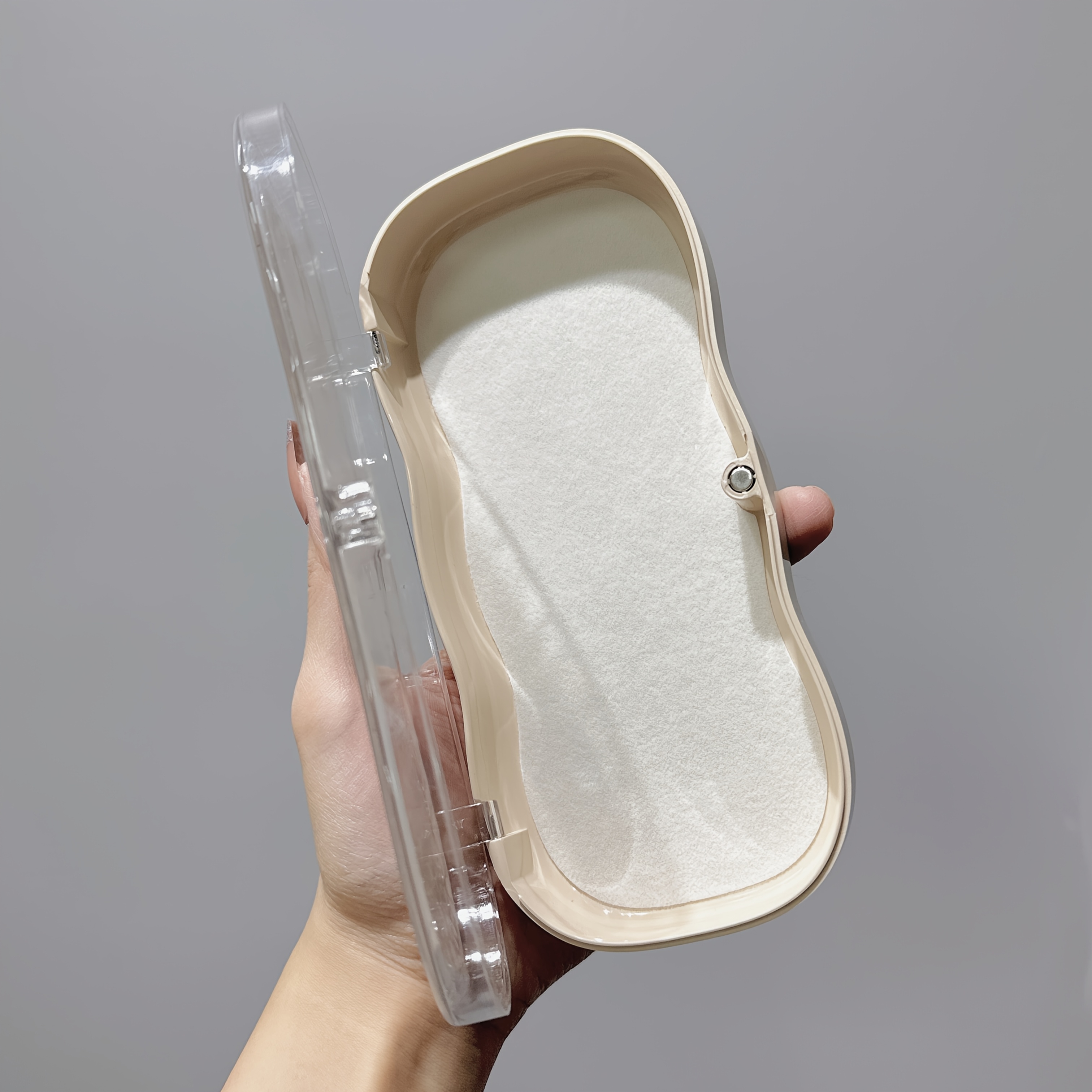 Transparent Retro Magnetic Eyeglass Case