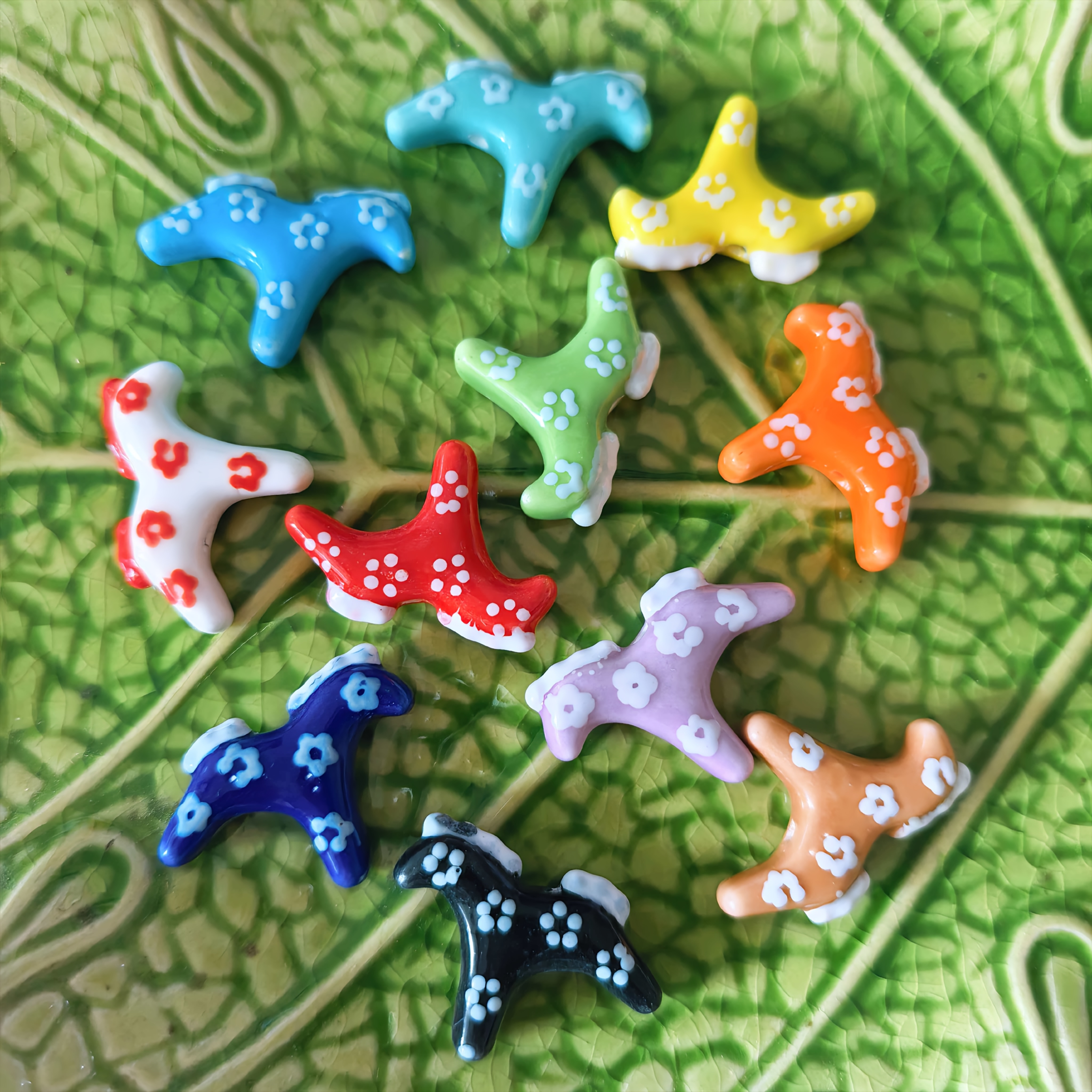 E-shop 6 Stück Keramik Bunte Handbemalte Stil Kunst Pony Perlen, Kann für Damen Schmuck Armbänder, Halsketten, Haarverzierungen und andere dekorative