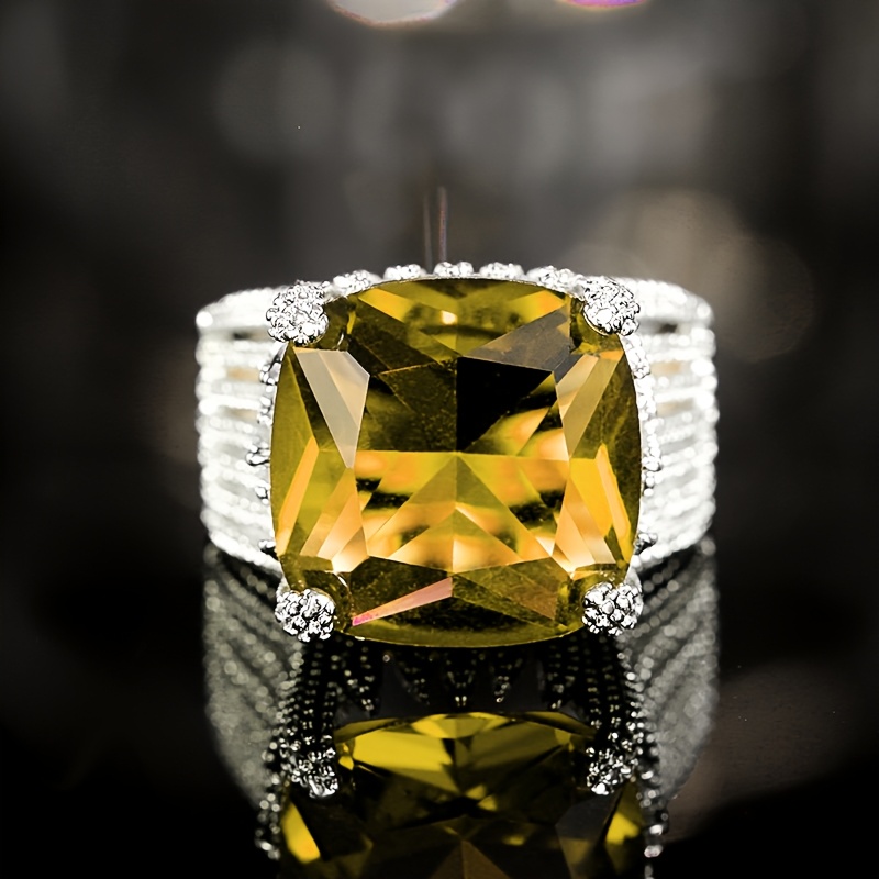 Women's Light Luxury Oversized Square Zirconia Engagement Ring
