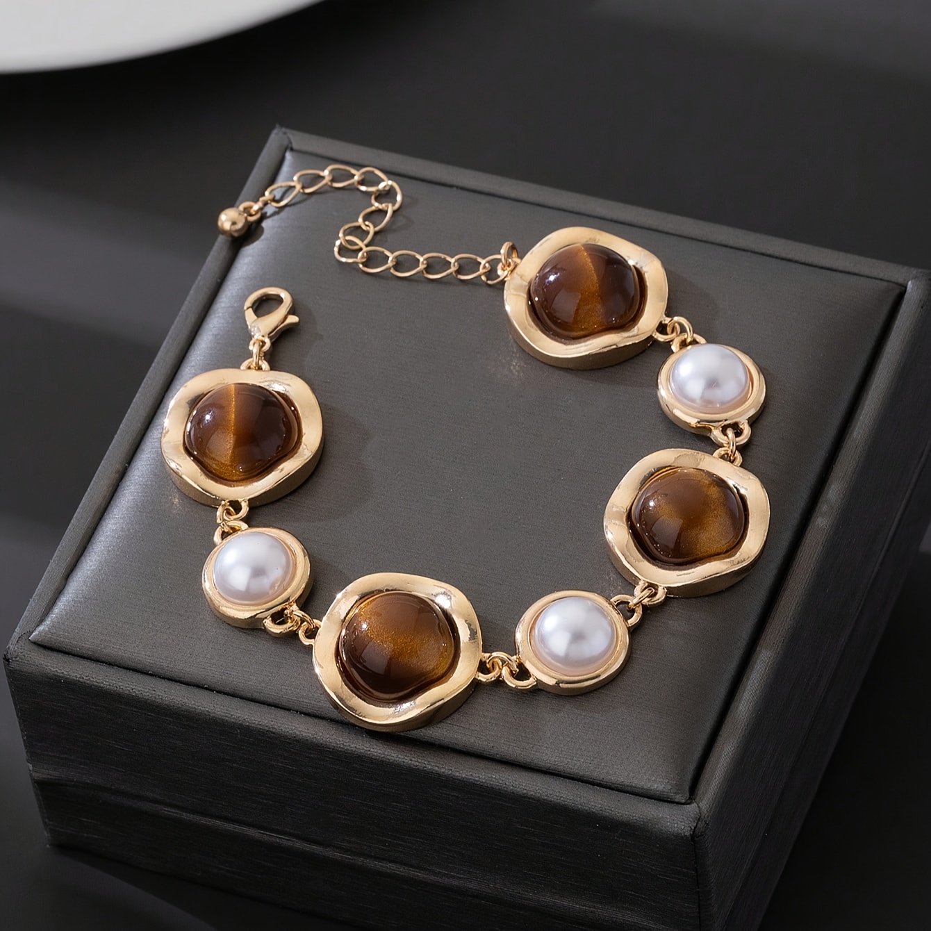 A Women's Fashionable Bracelet With A Retro And High-end Temperament, Featuring Tiger Eye Stone Splicing And Design, Versatile And Versatile