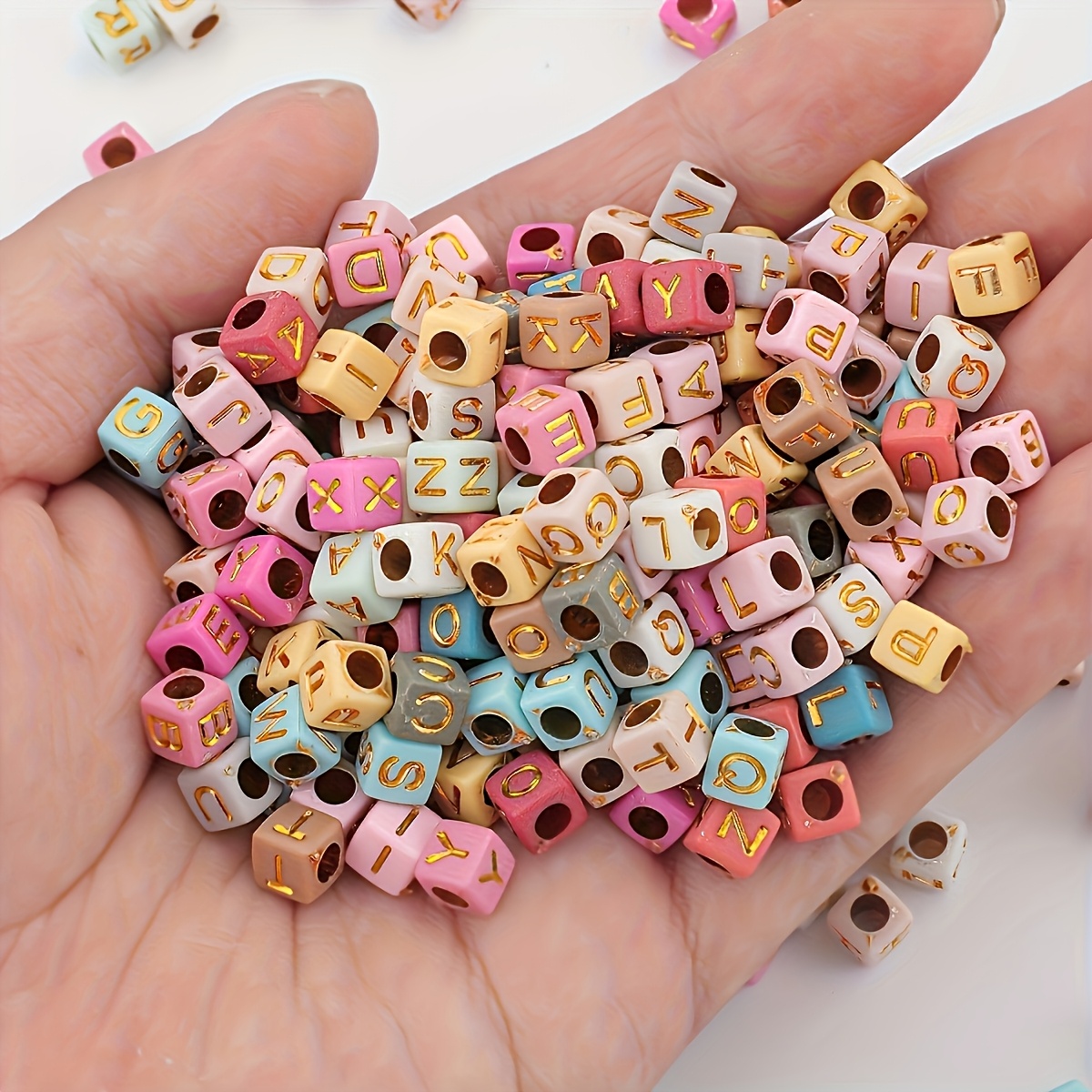 TEMU Cuentas de cuadradas de acrílico multicolor de 6x6 mm, 510 piezas, para fabricación de joyas, manualidades DIY, accesorios para collares y
