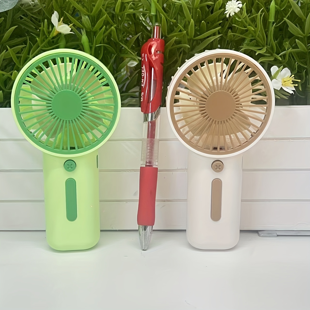 Mini Ventilador Portátil de Mano Disponible en 4 Colores - Portátil y Compacto (Sin Costo) - Adecuado para Múltiples Escenarios