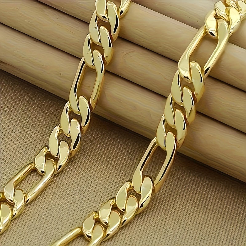 A Stylish 304 Stainless Steel Necklace, Plated with 14K Golden. The Thick Chain Is Suitable for Both Men And Women. This Trendy Golden Accessory Is An Ideal Gift for Any Gender, Especially Perfect for Father's Day Or Mother's Day.