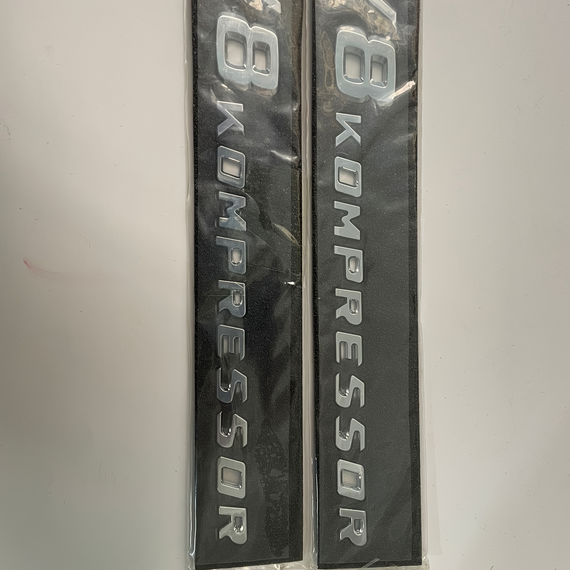 LORIER Chrome/Mat Noir/Brillant Noir V8 Kompressor Lettres