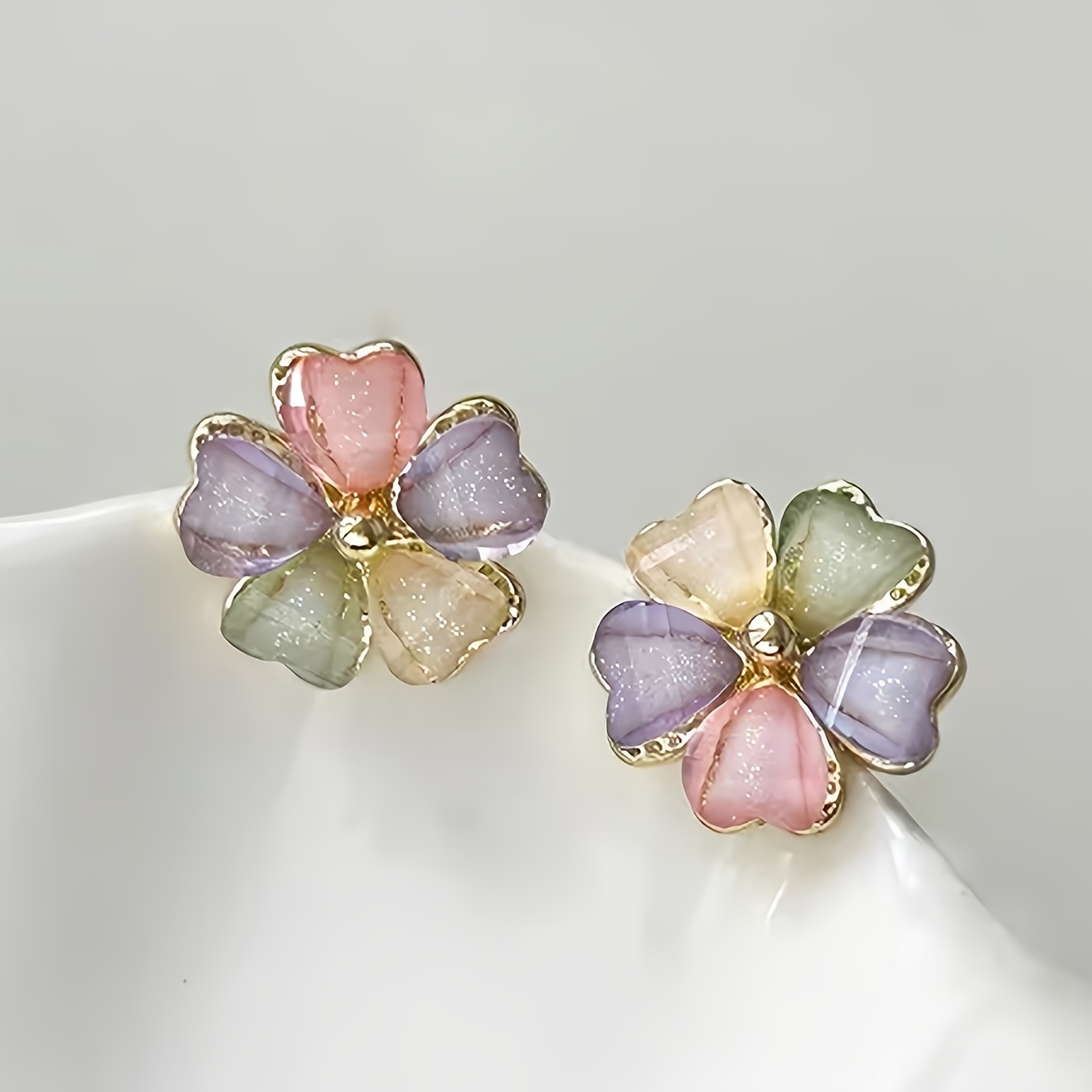 TEMU 1 par de aretes florales chapados, adecuados para uso diario, vacaciones y fiestas - Aros/tachuelas pequeños multicolor, elegantes, bonitos y