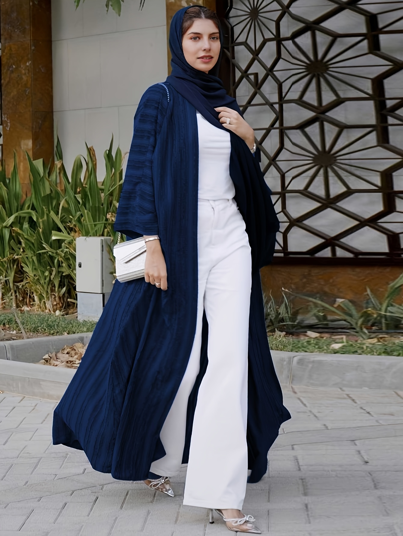 women abaya Saudi Arabia