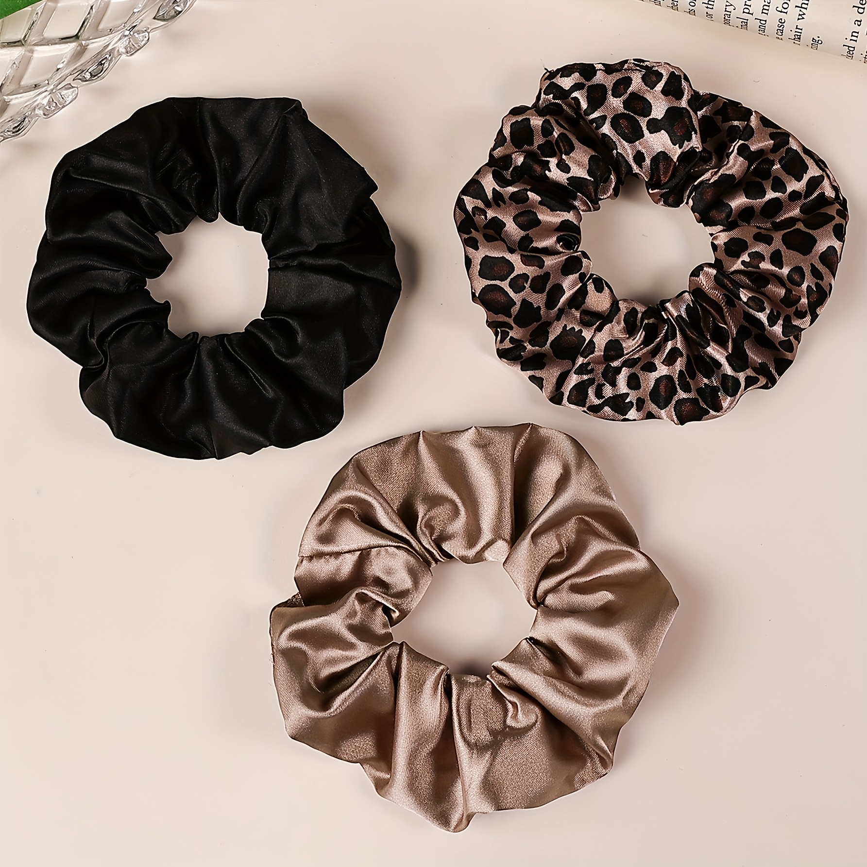 E-shop 3er-Pack Haargummis aus Satin mit Leopardenmuster in Unifarben, leicht elastisch, weich und sanft zum Haar, vielseitig einsetzbar für Damen und
