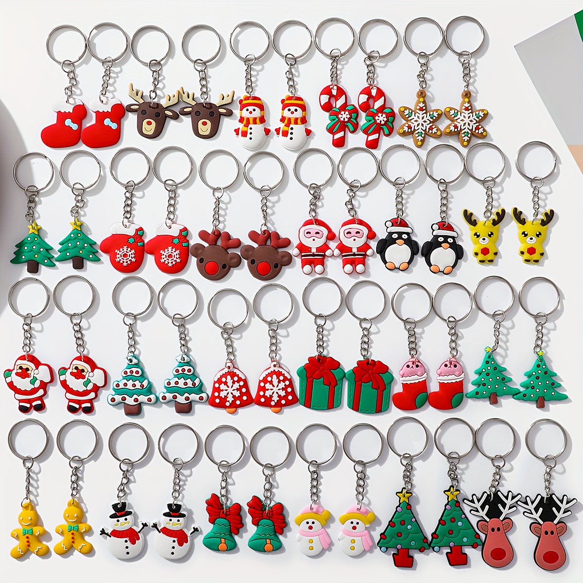46pcs Christmas Keychain Combination Set Ornaments Including Santa Claus, Snowflakes, Reindeer And Other Patterns, Suitable For Party Gifts, Stocking Decorations And Christmas Gift Arrangement