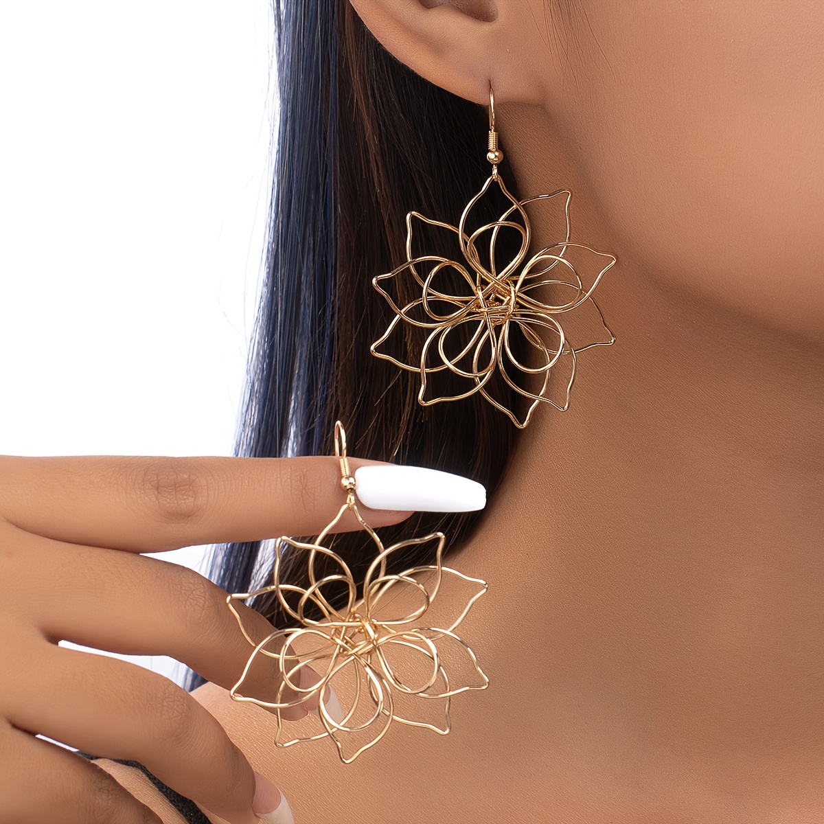 TEMU A Pair Of Fashionable And Versatile Popular Iron Flower Earrings