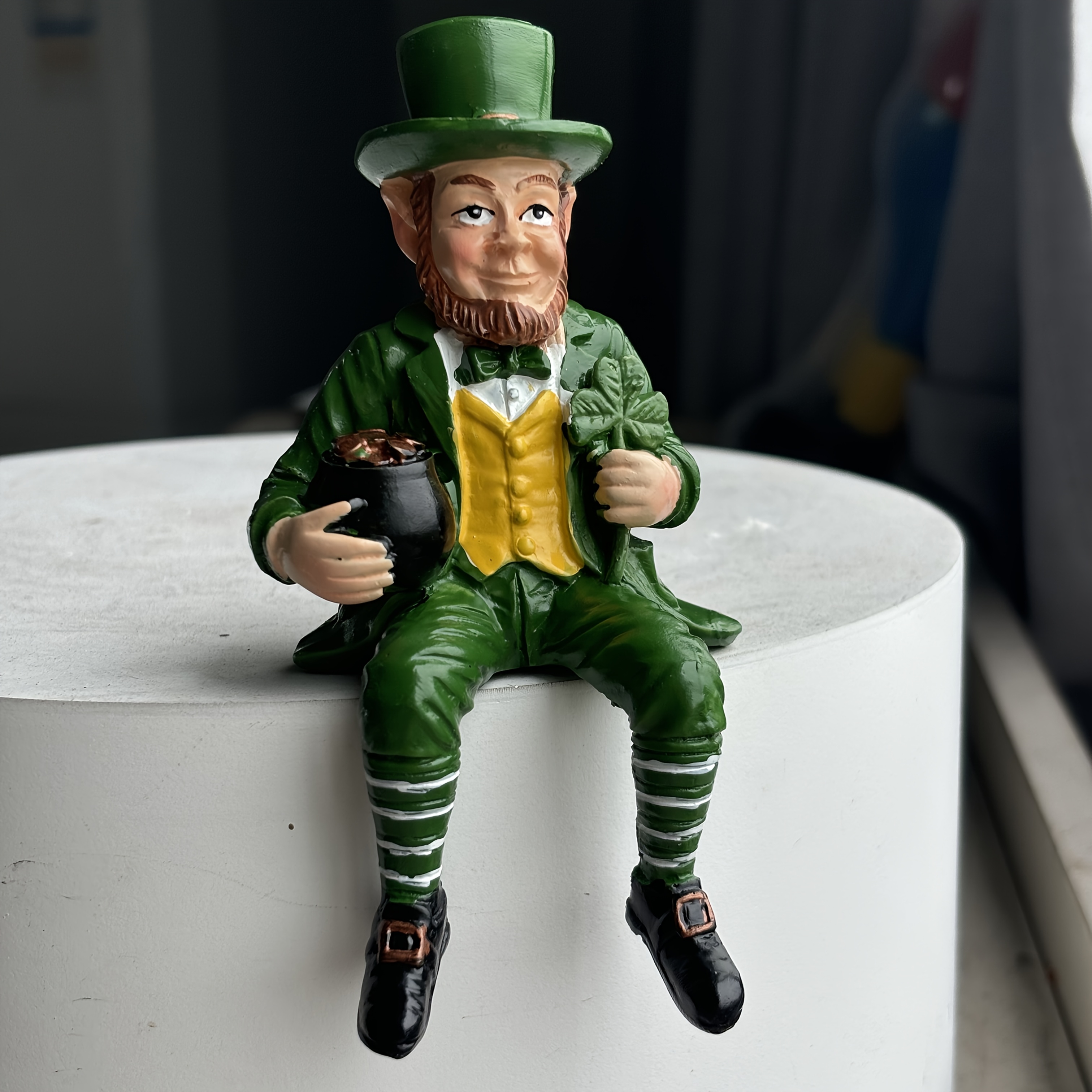 Sitting Leprechaun Figurine With Golden And Shamrock, 's Day Decoration, 12cm Height, Green, 1pc