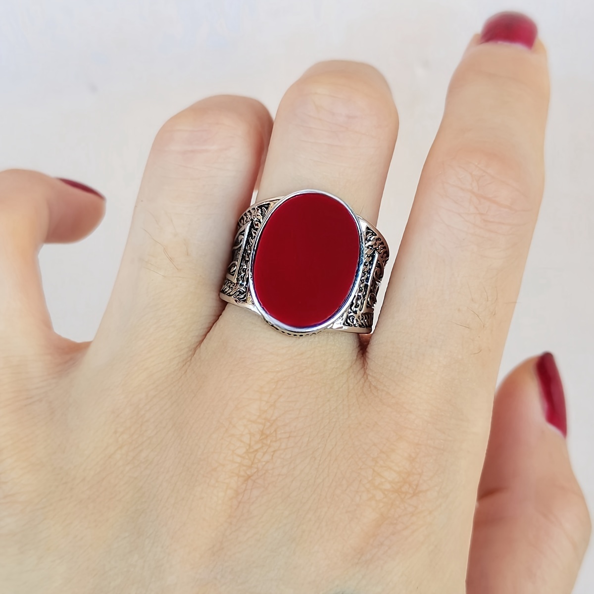 

Bague en Résine Rouge d'Inspiration Vintage Élégante - Pièce de Mode en pour Femmes, Parfaite pour les & Tenues Décontractées