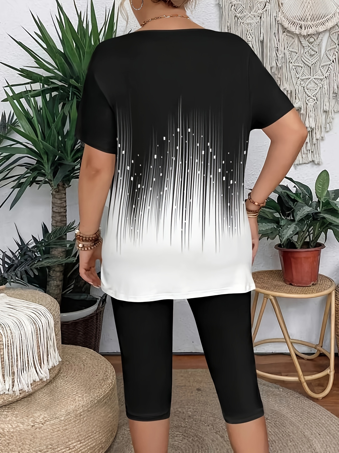 Elegant Plus Size Crew Neck T-Shirt with Floral Print - Soft Medium Stretch Fabric, Short Sleeve Top for Women, Casual Wear, All Season Tee|Floral Print Top|Comfortable Fit, Plus Size Clothing