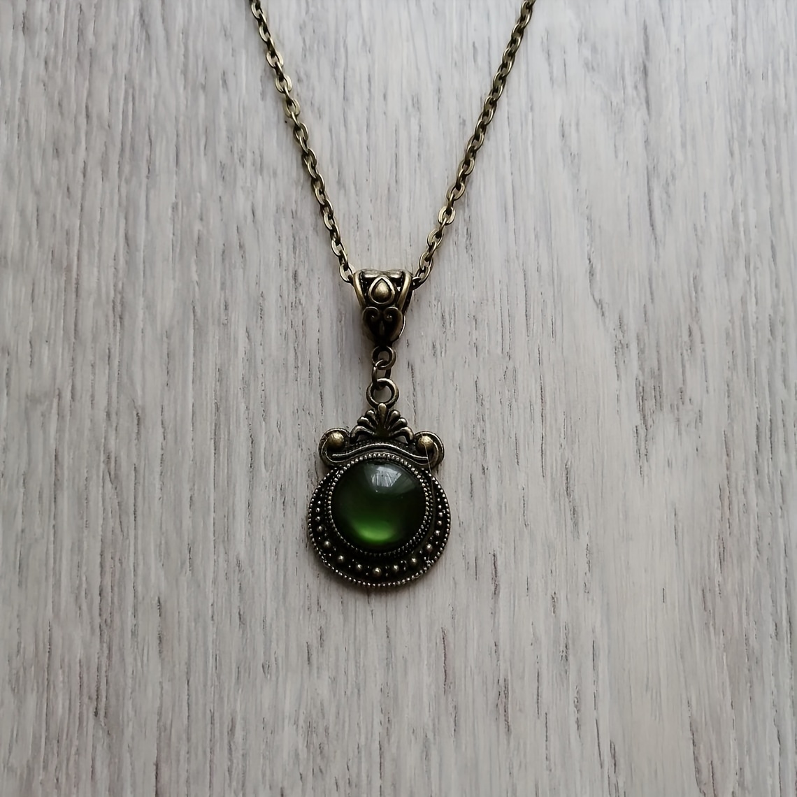 

Gothic Style Green Stone Pendant Necklace, 15+ Years Old, Alloy Chain, Synthetic Zirconia Gemstone