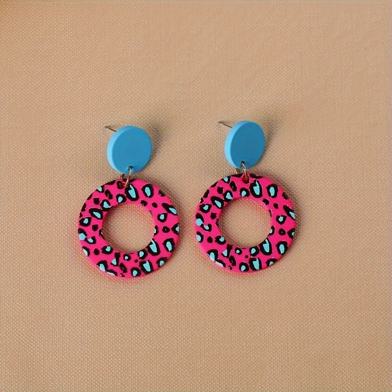 Image of Vintage Charm: Retro Style Acrylic Earrings With Pink And Blue Leopard Print, Perfect For Everyday Wear And Parties
