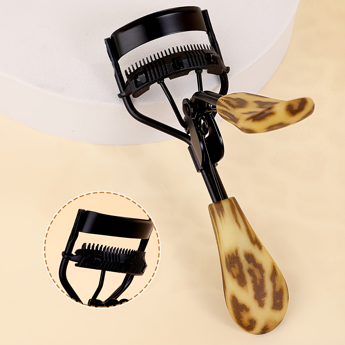 Image of Portable Eyelash Curler, Featuring A Stainless Steel Curler With A Comb For Long-lasting And Shape, Makeup To Lashes