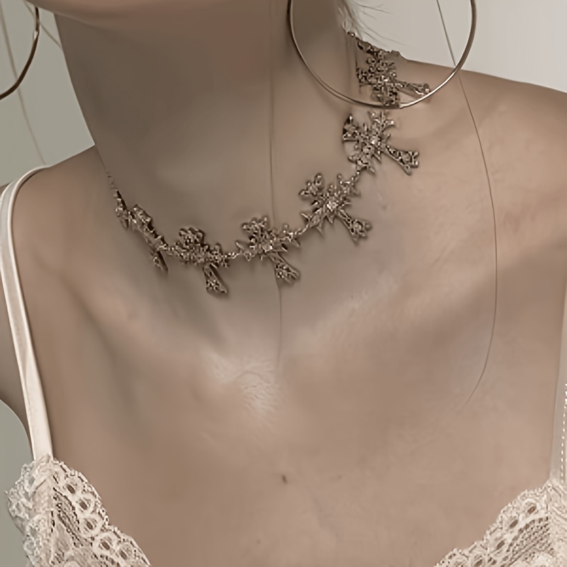 Baroque-style Versatile Cross Choker Necklace