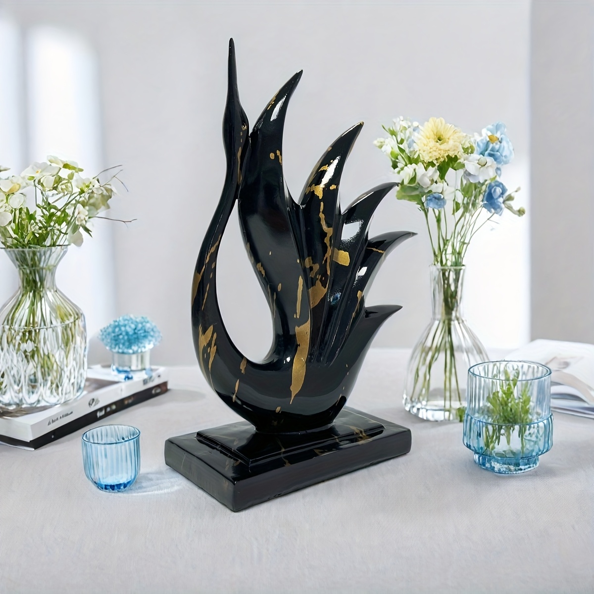 Estátua de Resina Cisne Dançante Elegante Preto e Dourado