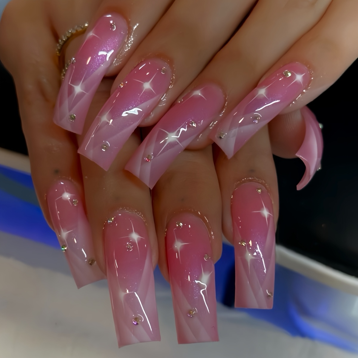 TEMU 1 Set de 20pcs Faux Ongles Longs Courbes à Coller Élégants Rose Brillant Étoilé Cristal Strass Rayé Tendance Adapté à Toutes les Femmes Et Boîte