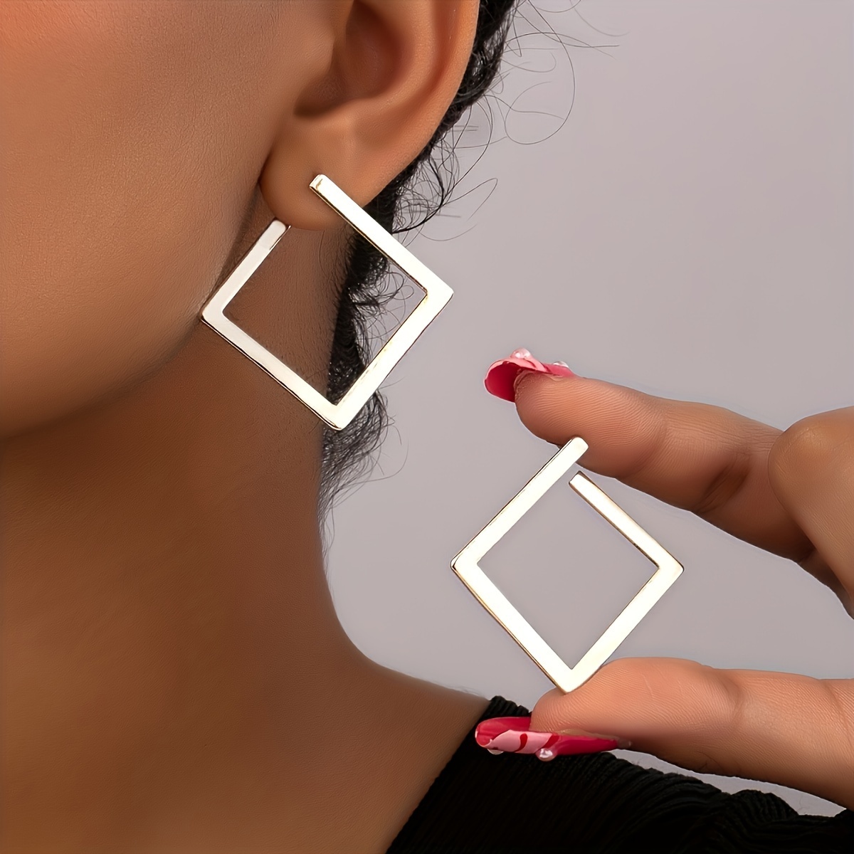Image of A Pair Of Minimalist And Elegant Geometric Square Wrought Iron Earrings For Women, Versatile For Banquets, Parties, And Daily Wear