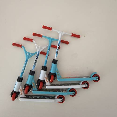 Random 4pcs Mini Finger , & Birthday Gifts, Durable Freestyle Scooters, Random