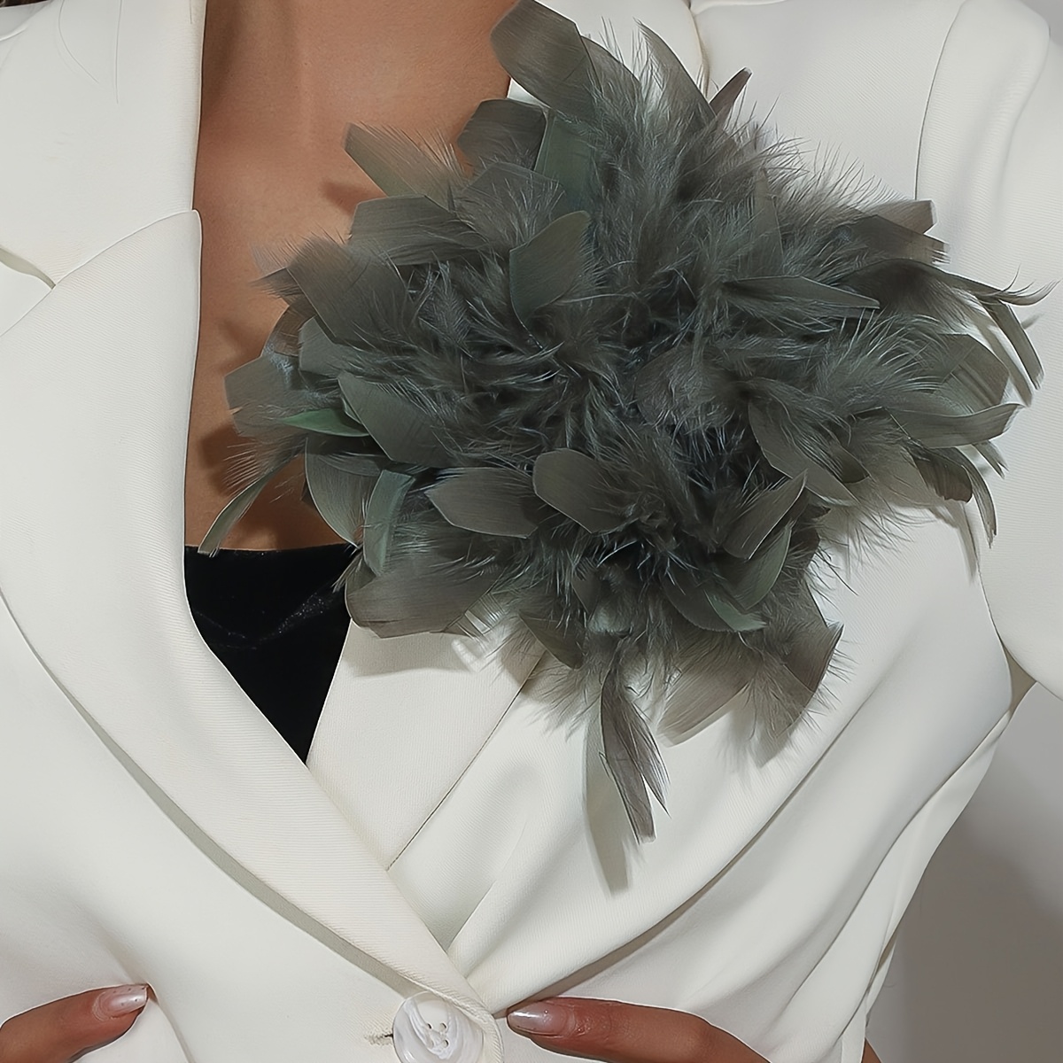 Vintage Elegant Hand-Woven Artificial Feather Brooch