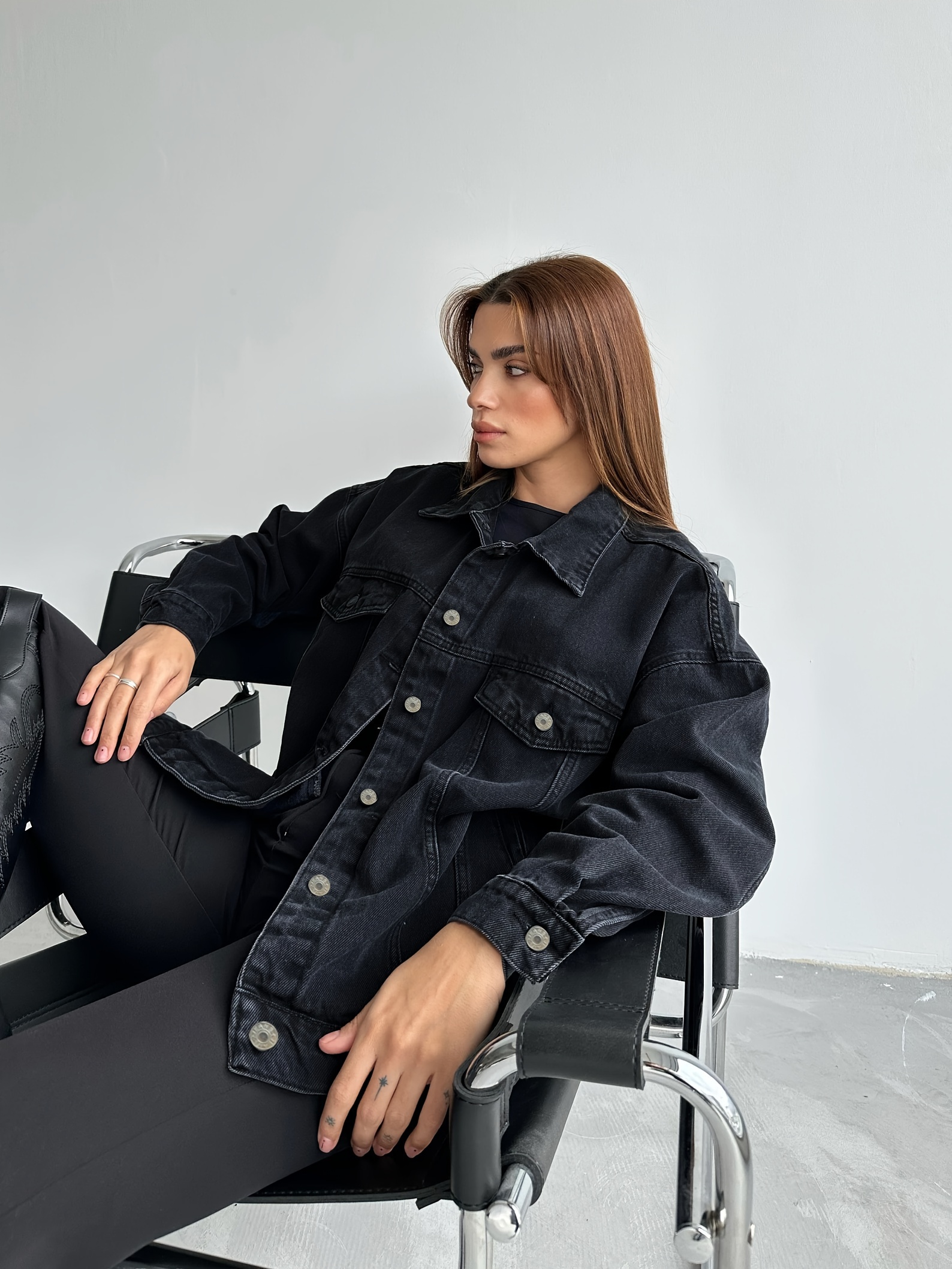 schlichte schwarze langärmlige geknöpfte basic jeansjacke Temu