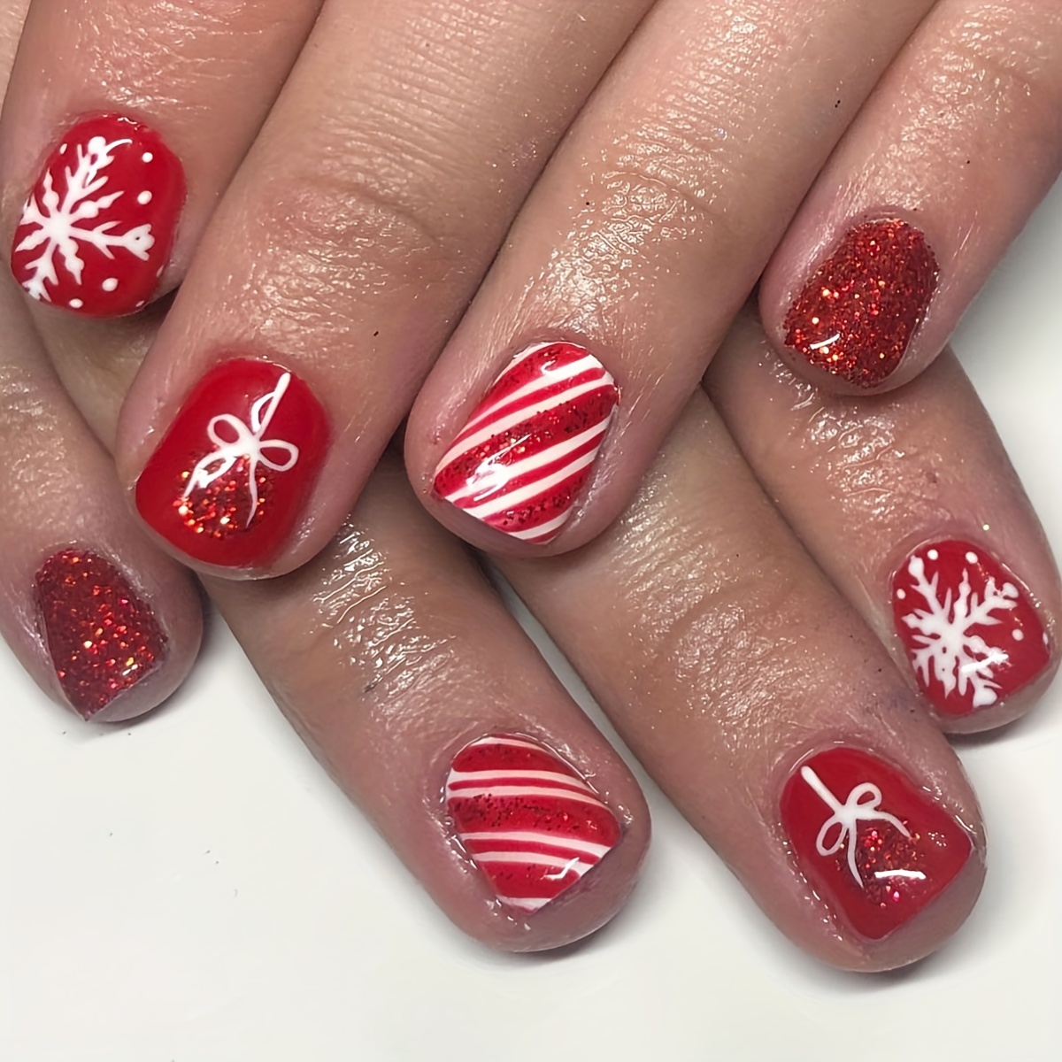 

Holiday Charm 24-piece -on Nails Set, Festive Short Glossy Stick-on Manicure With Christmas Patterns - Easy Application