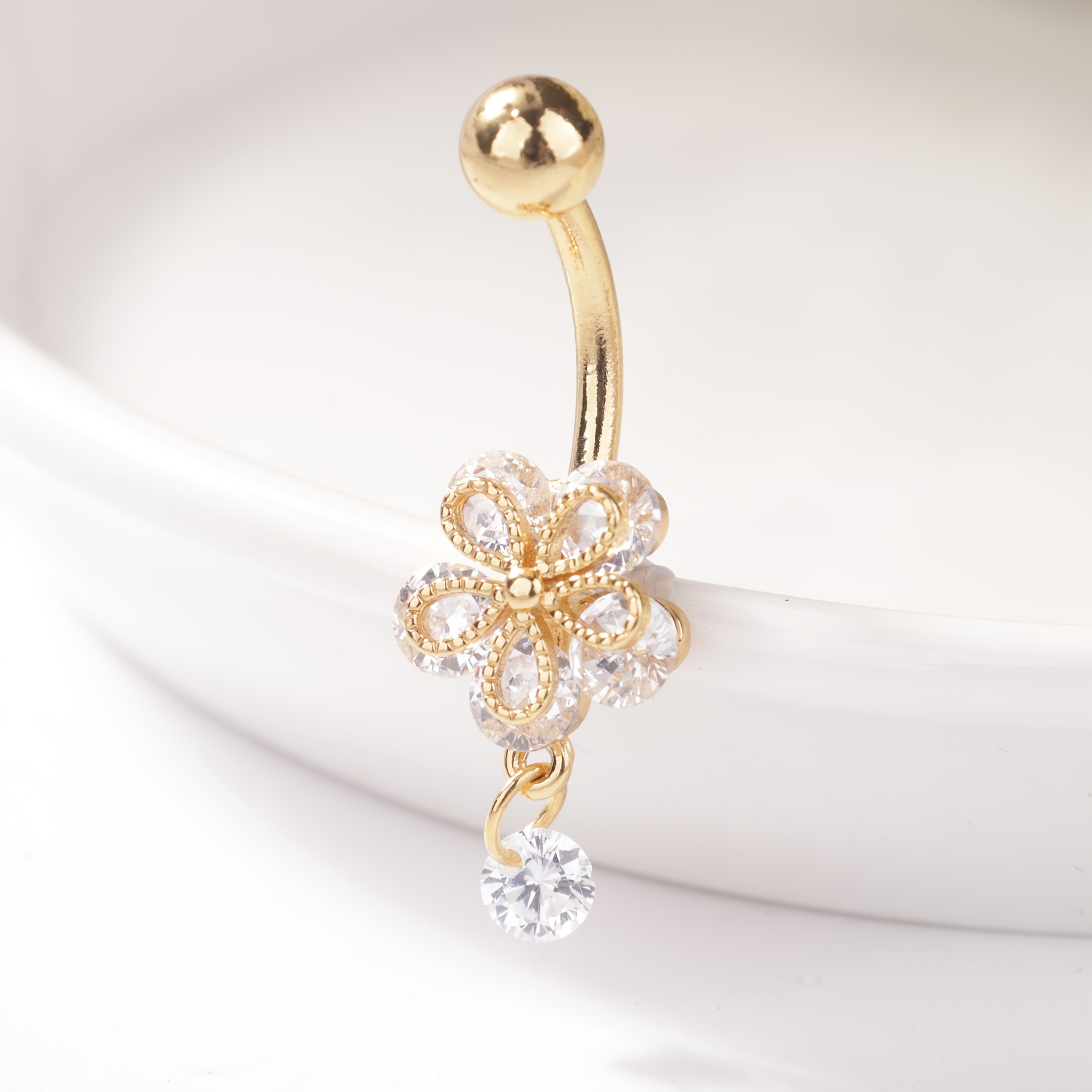 TEMU Bague de nombril pour femmes, fabriquée en acier inoxydable hypoallergénique avec un pendentif de fleur, incrustée de synthétique, haut de gamme