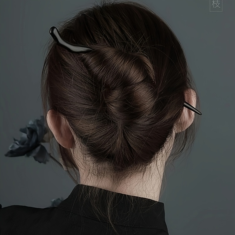 A Black Hairpin In A New Chinese Style, Made Of Wood, Suitable For Modern Minimalist Qipao And Hanfu, Designed As A Hair Accessory For Women