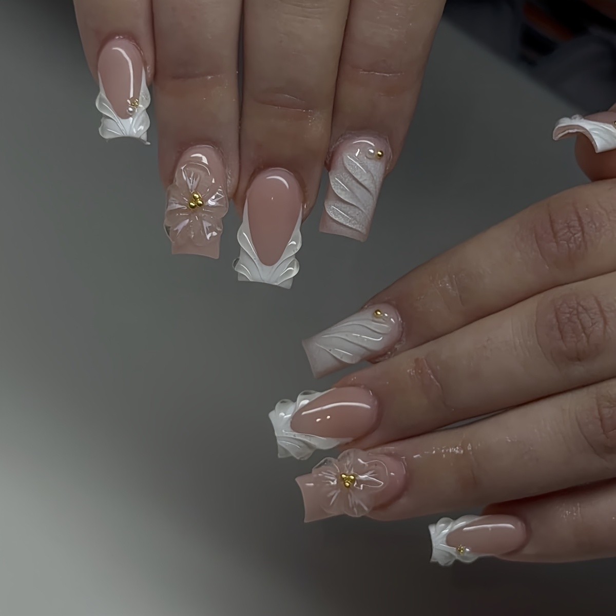 Image of 24 Medium Square Nails, White French Edge, Fresh 3d Three-dimensional Ball Decoration Design, Full Coverage Press-on Artificial Fake Nails, Suitable For Women', Party, And Prom Nail Art Decoration