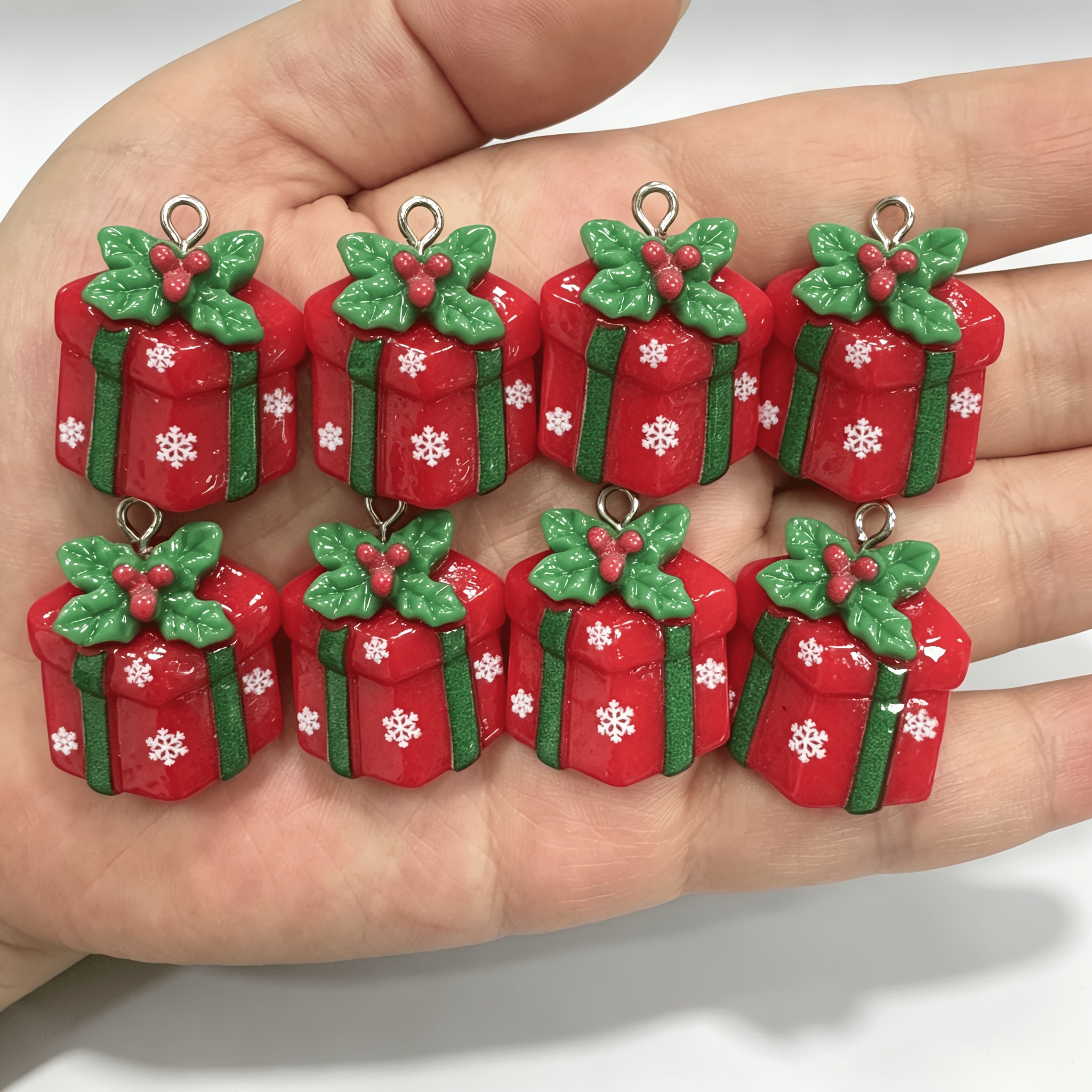 TEMU Hobby 8pcs Pendentif Boîte Cadeau de Noël Rouge en Résine, Parfait pour les Accessoires de Fête, Cadeaux, Boucles d'Oreilles, , Breloques de Sac