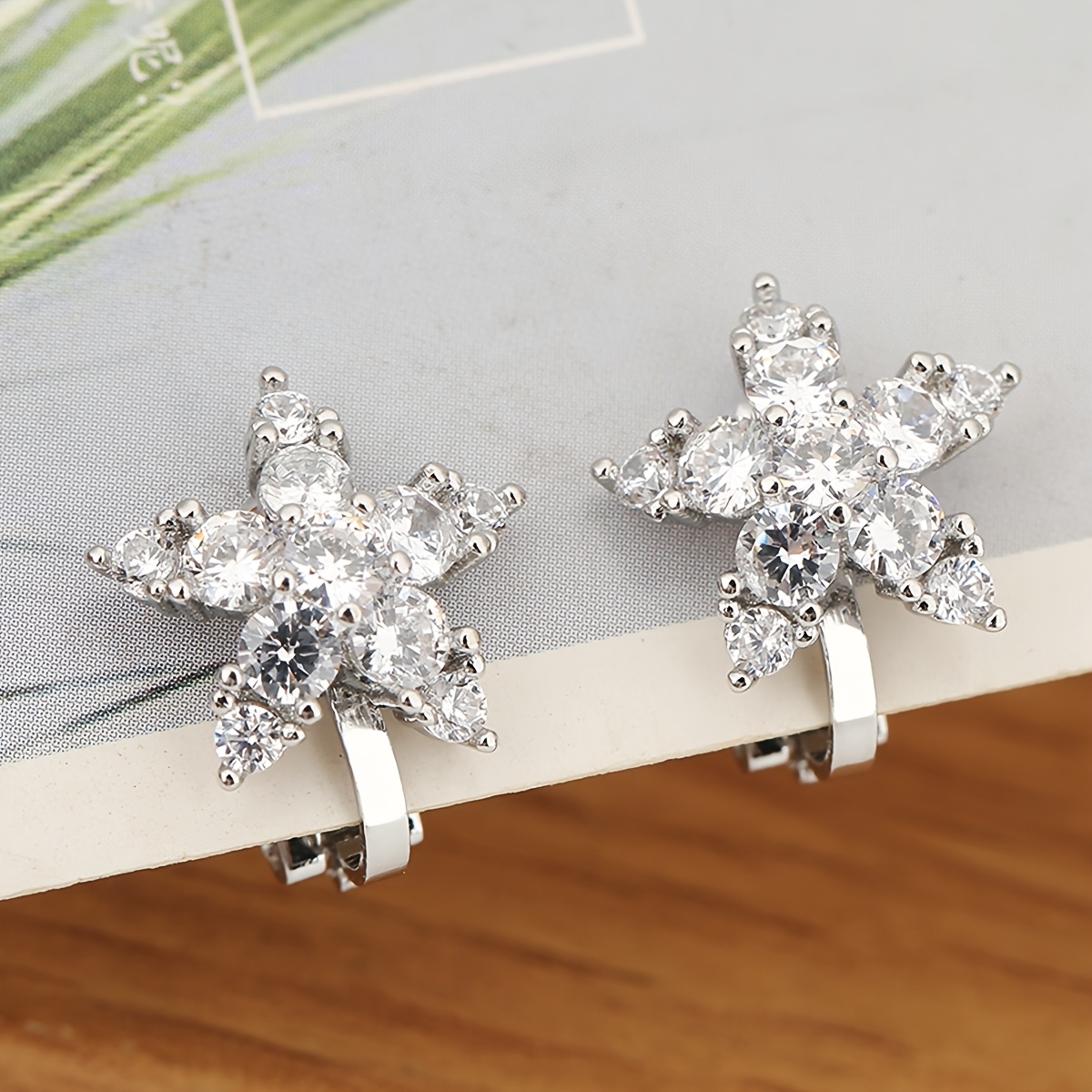 E-shop 1 Paar Silberne Stern-Ohrclips für Damen – Nicht-Piercing Synthetische Zirkonia-Ohrstecker, Zierlicher Alltagsschmuck, Perfektes Geburtstags- &