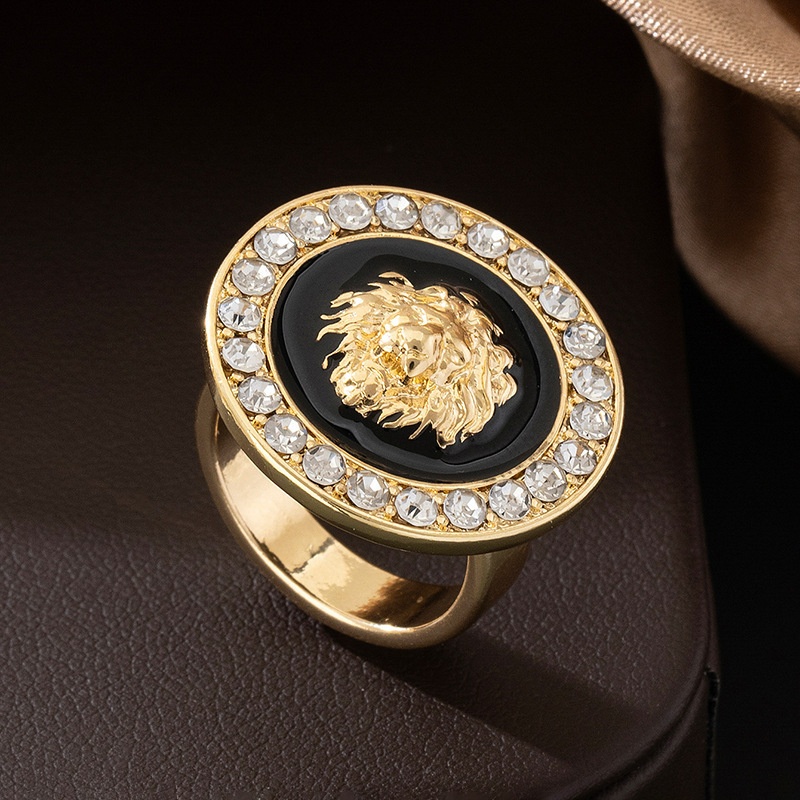 Ladies' Fashion Statement Ring - With Glass Inlay, Perfect For Casual Attire