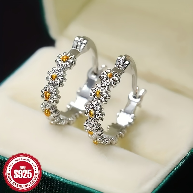 

Elegant 925 Sterling Silver Hypoallergenic Earrings With A Daisy Design In An Elegant And , Suitable As A Daily Jewelry Gift For Women