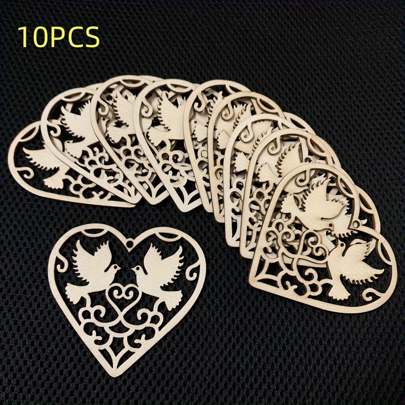 

Ensemble de 10 pièces - Pendentifs en Bois Non en de Cœur avec Des Designs de Oiseaux et Intricats - Idéal pour l'Artisanat DIY, Décorations de Mariage, Cadeaux d'Anniversaire et de la Saint-Valentin